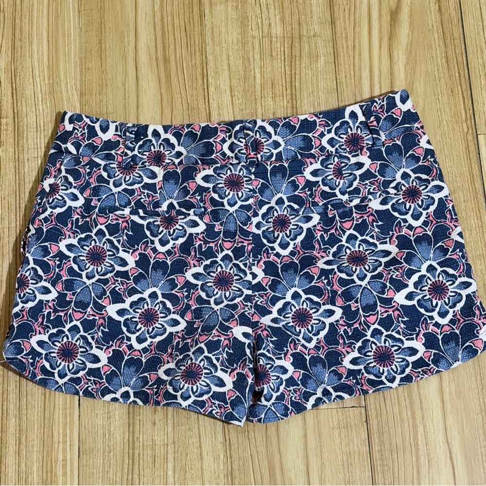 LOFT Blue and Pink Floral Women’s Shorts - Picture 4 of 8